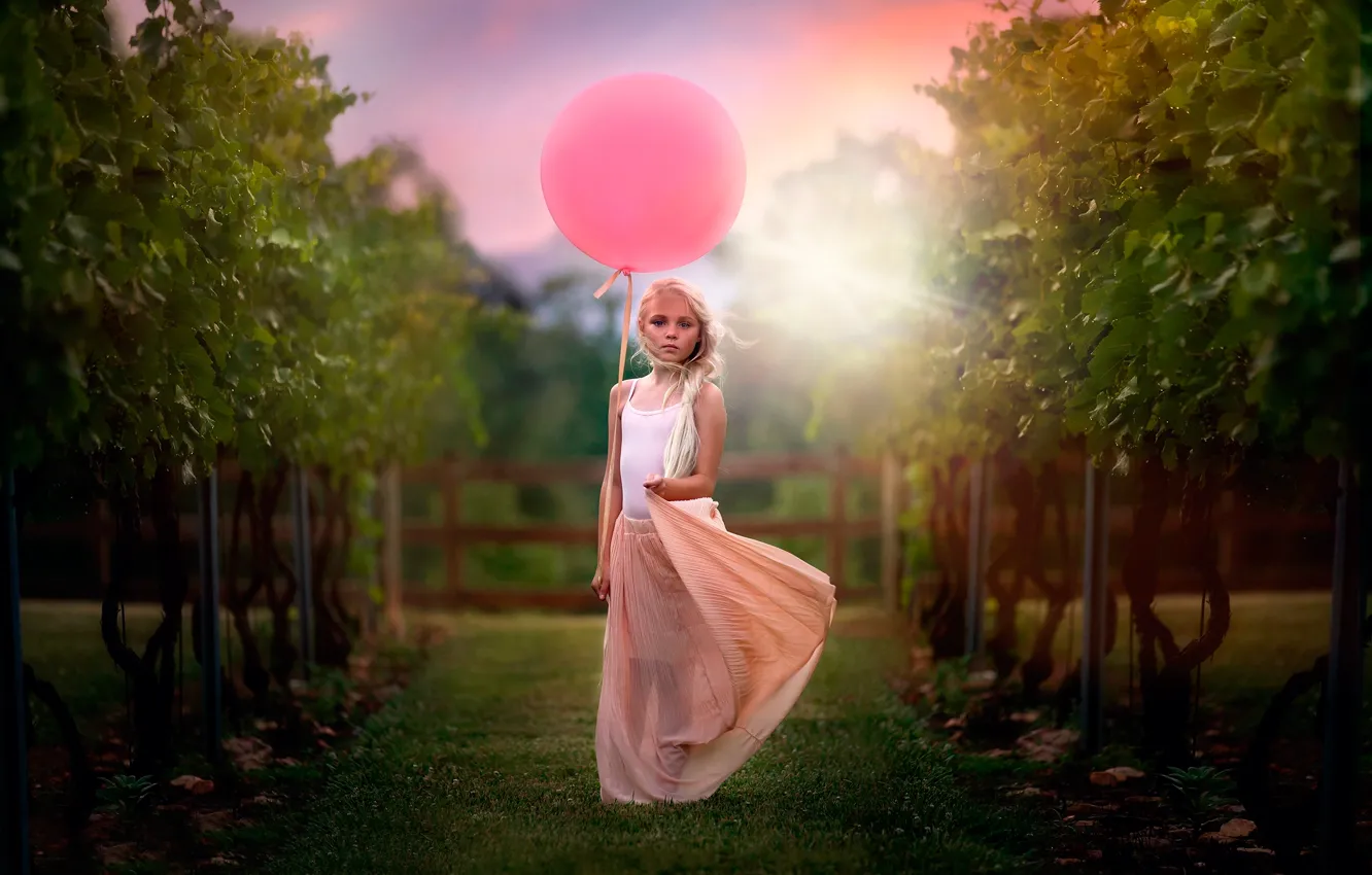 Фото обои шарик, девочка, child photography, Vineyard