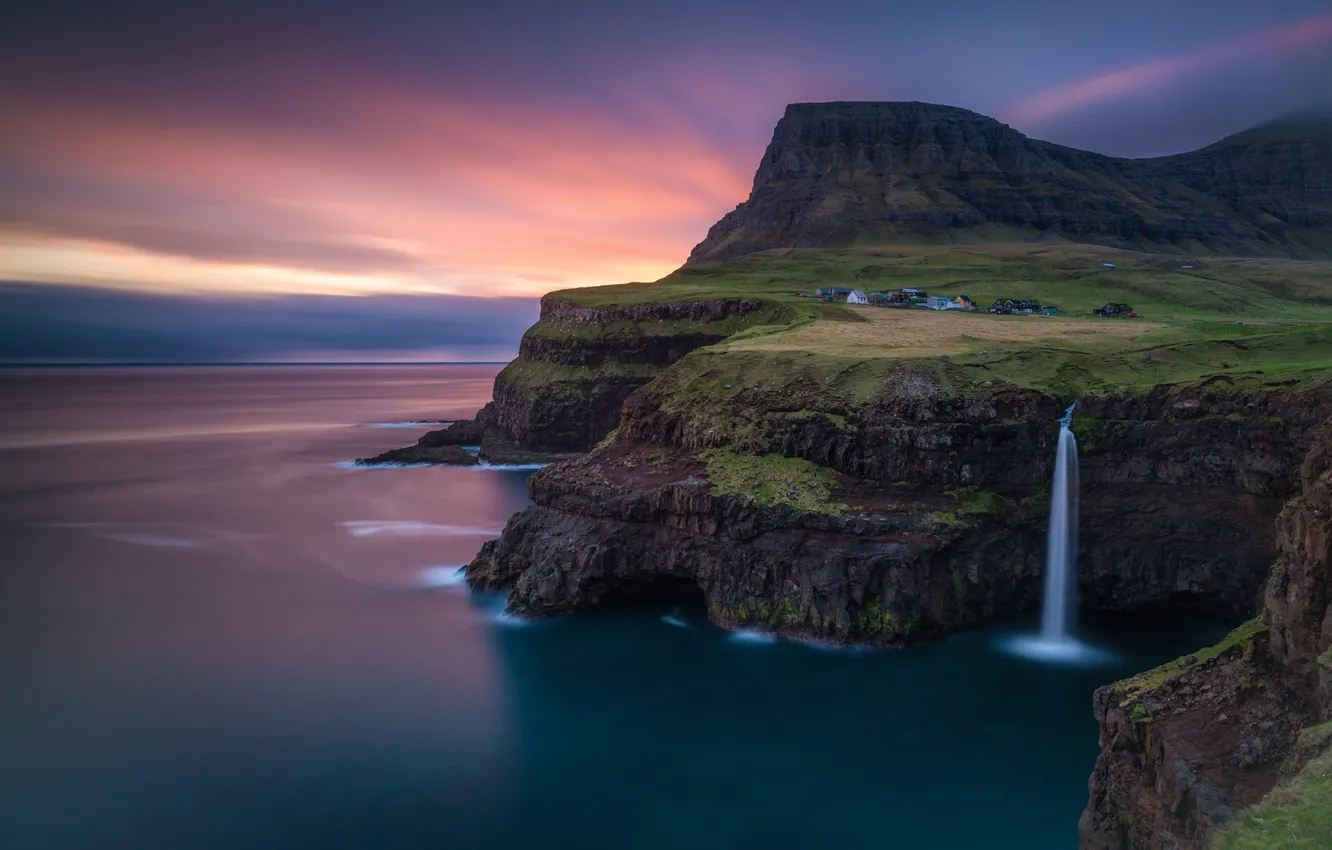 Фото обои скалы, остров, гора, водопад, Атлантический океан, Фарерские острова