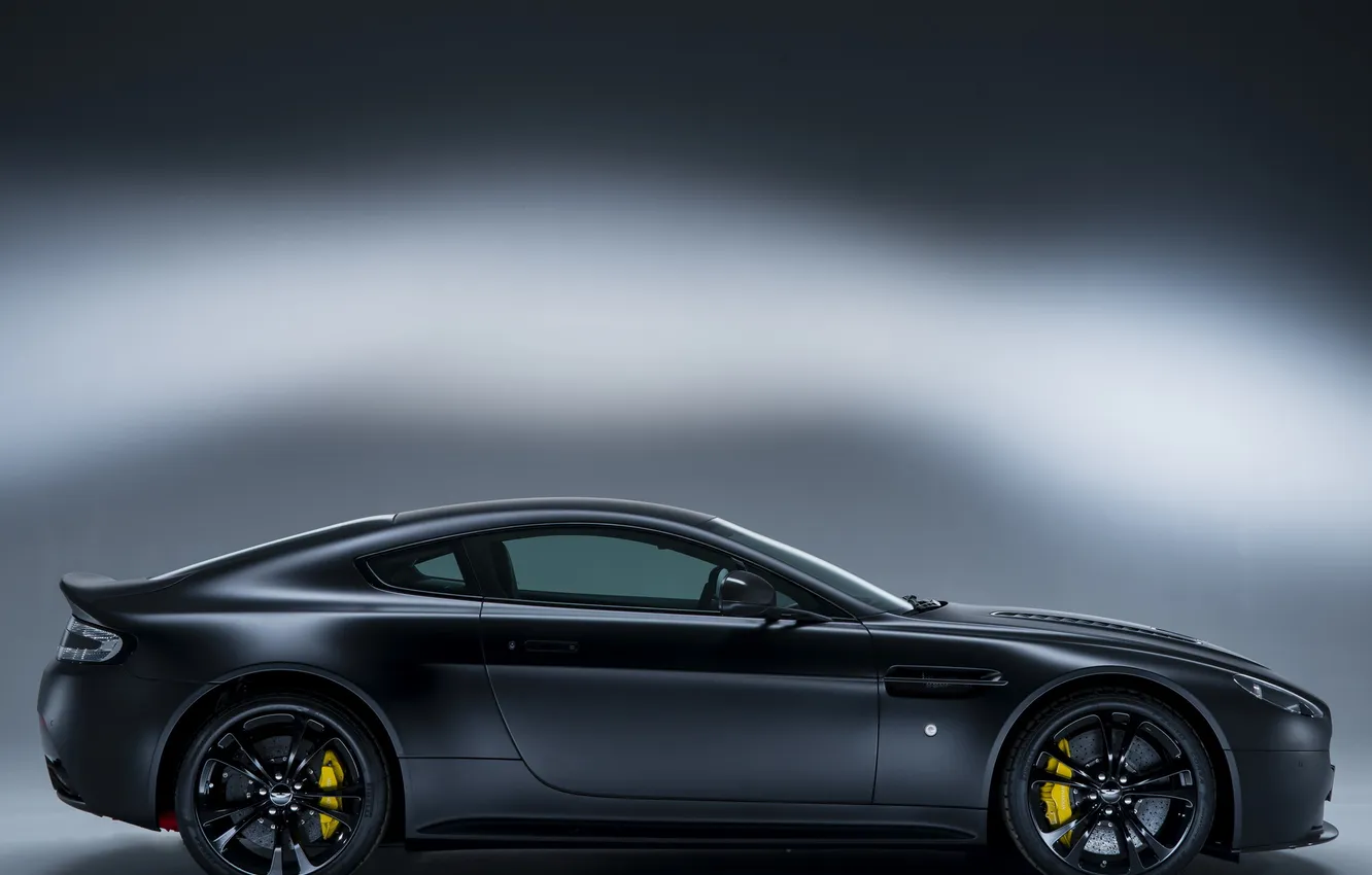 Фото обои авто, Aston Martin, Vantage, вид сбоку, V12, Carbon Black II