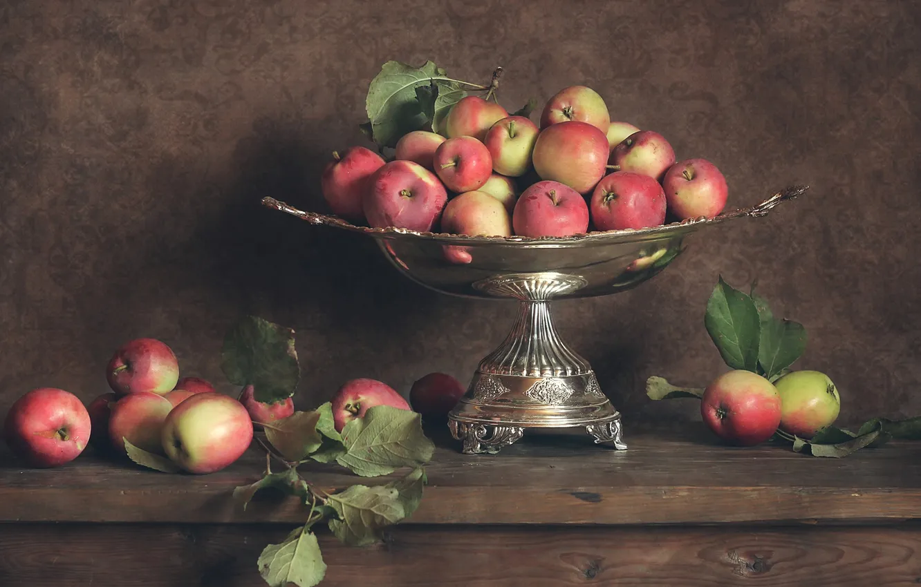 Фото обои стол, яблоки, ваза, натюрморт