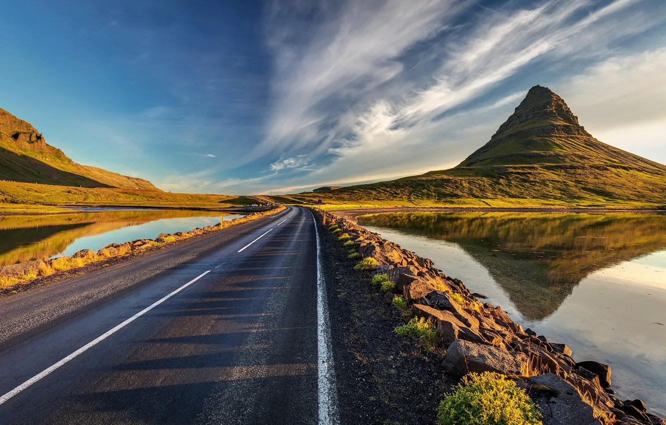 Фото обои Iceland, Road, Kirkjufell Mountain