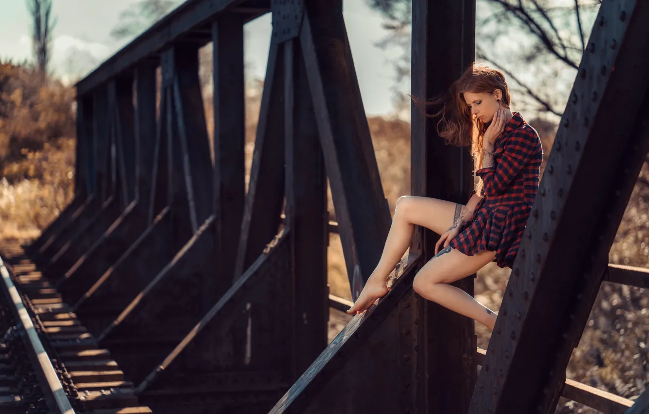 Фото обои девушка, мост, настроение, ноги, ситуация, Julia Wendt, Andreas-Joachim Lins
