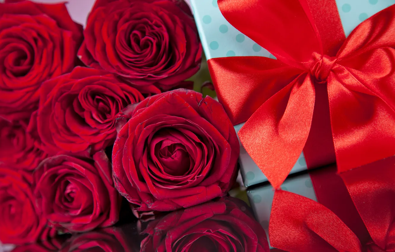 Фото обои red, love, romantic, hearts, gift, roses, valentine`s day