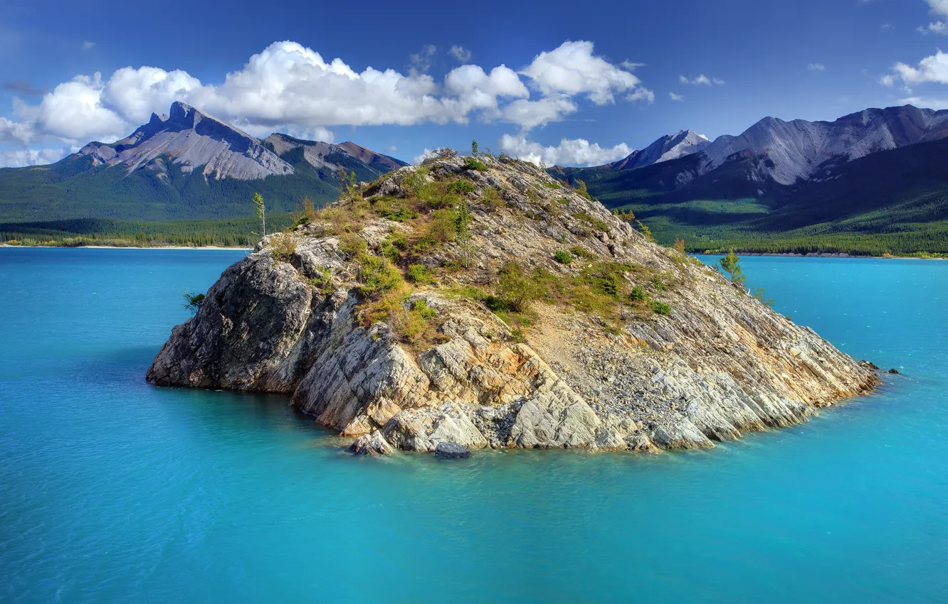 Фото обои лес, небо, деревья, горы, скала, озеро, остров, канада