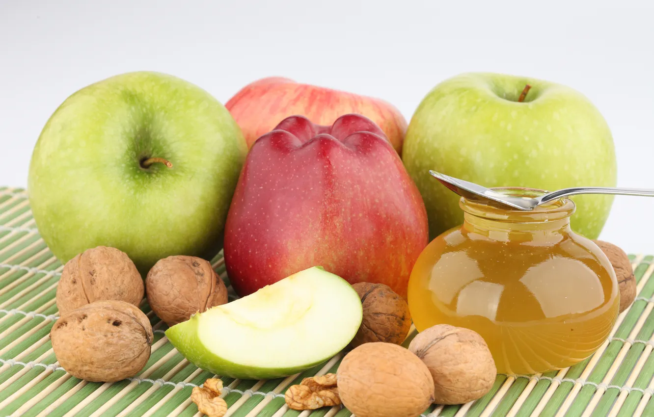 Фото обои мёд, баночка, грецкие орехи, яблоки. фрукты