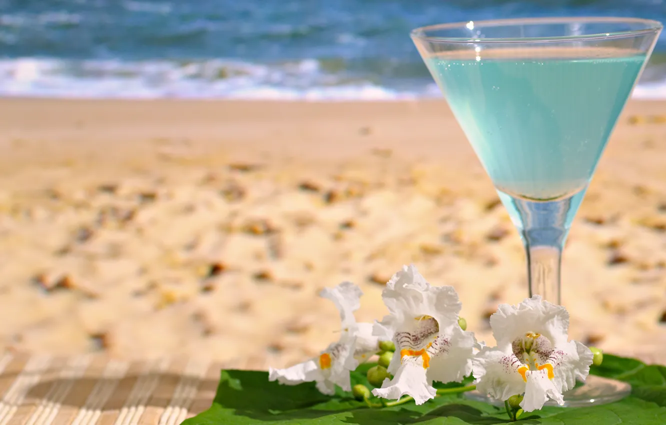 Фото обои песок, море, пляж, стакан, напиток
