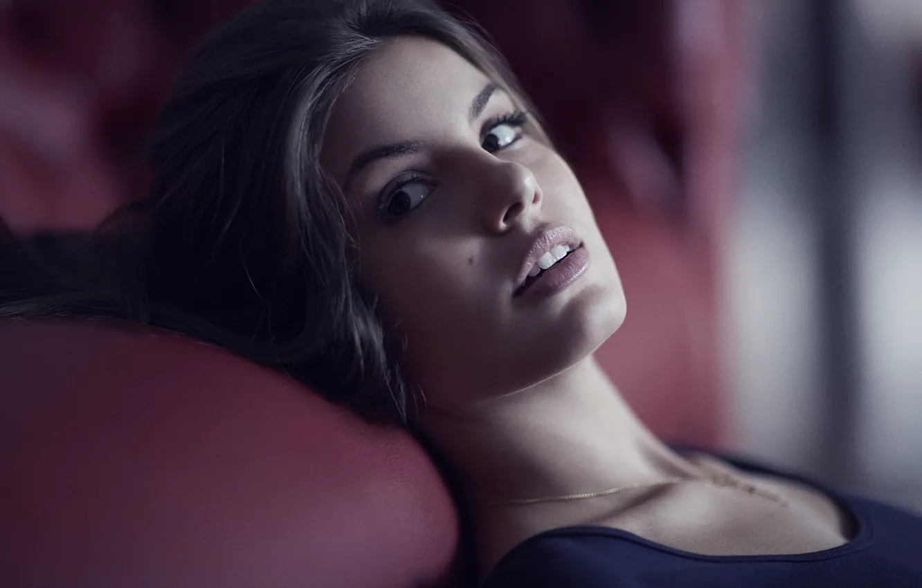 Фото обои взгляд, девушка, лицо, тень, Camila Queiroz