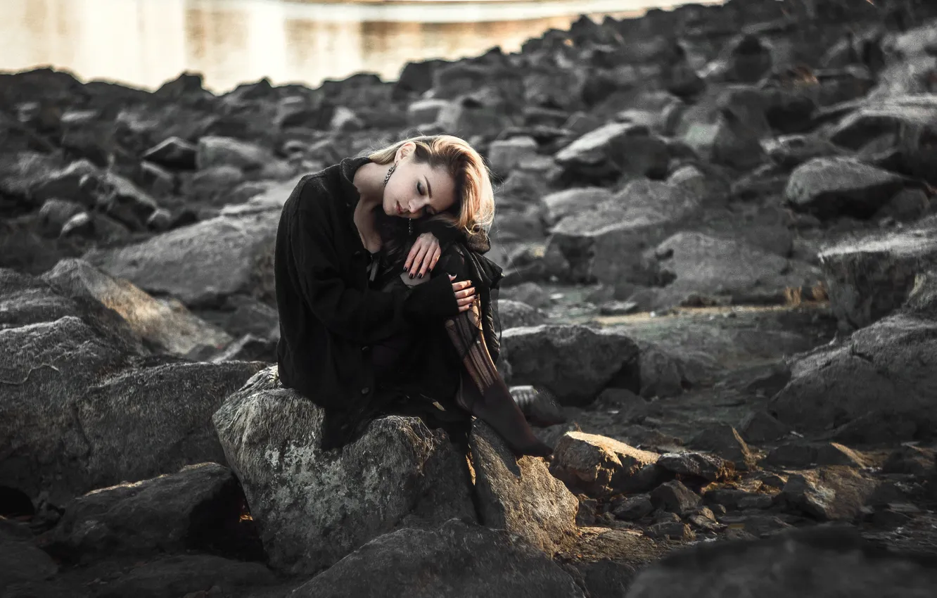 Фото обои камни, отдых, усталость, stones, rest, рваные колготки, torn tights, fatigue