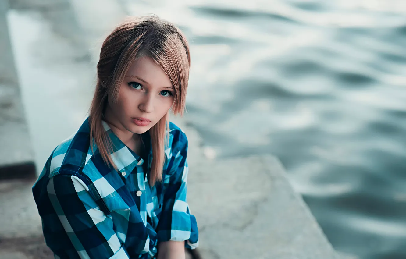 Фото обои взгляд, портрет, клетка, рубашка, Emily Browning, похожа на