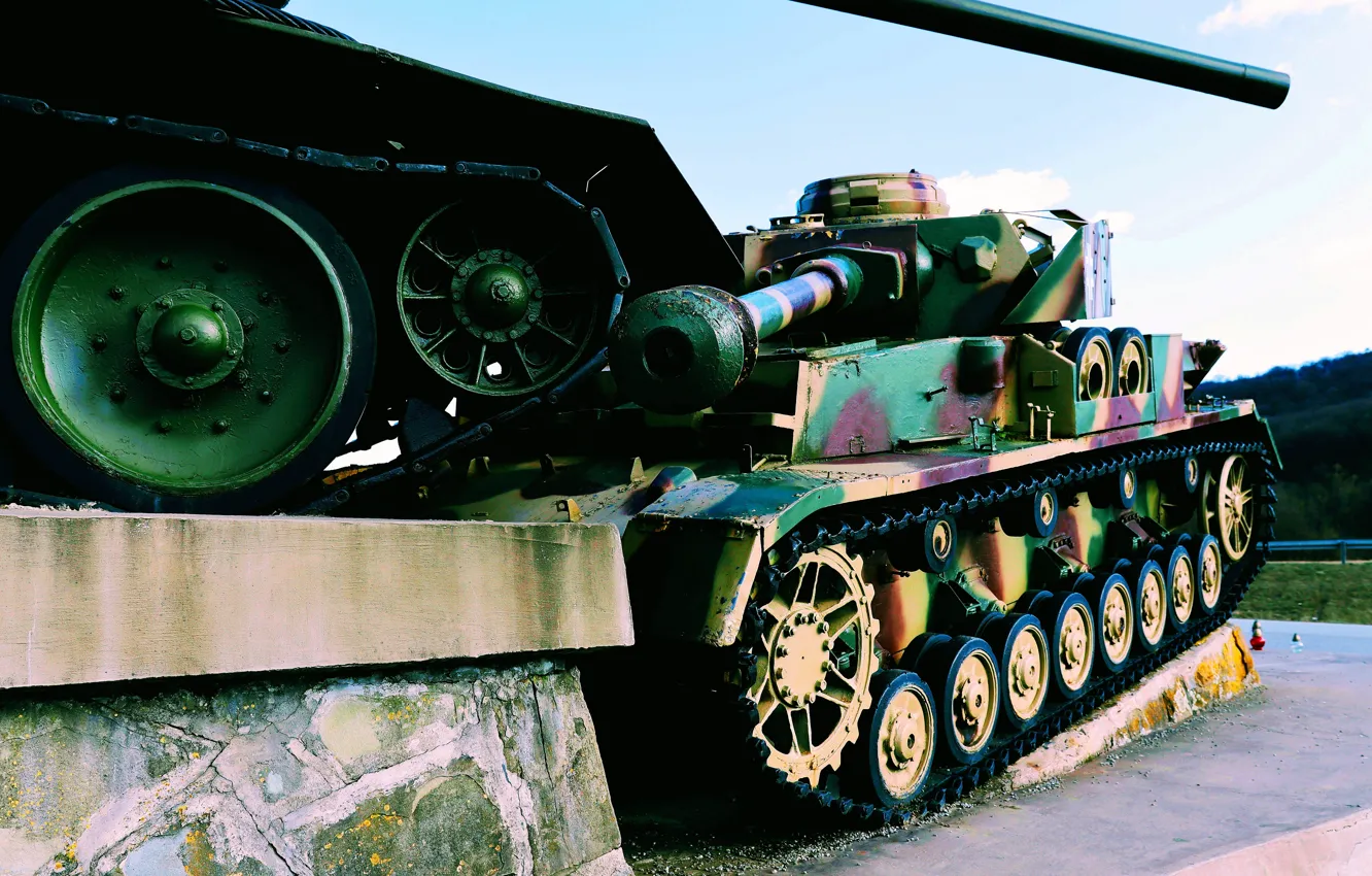 Фото обои Германия, СССР, Советский танк, Танки, Долина Смерти, Т-34-85, Словакия, Немецкий танк