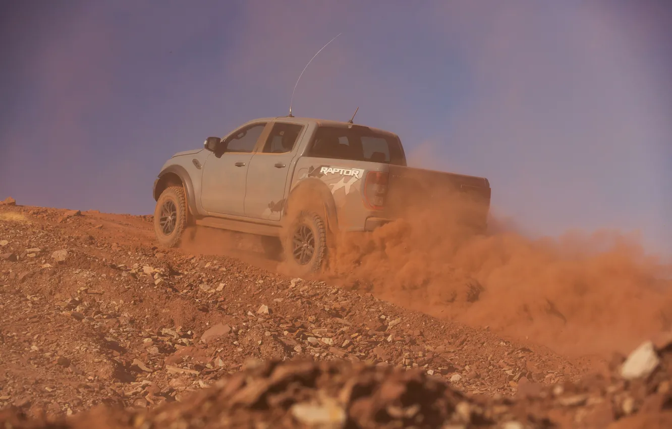 Фото обои серый, Ford, пыль, Raptor, пикап, подъём, 2018, Ranger