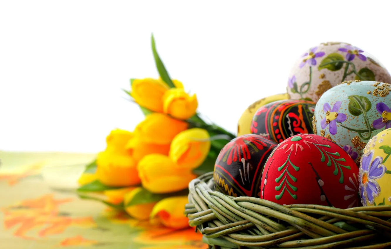 Фото обои макро, праздник, яйца, фокус, пасха, тюльпаны, орнамент, роспись