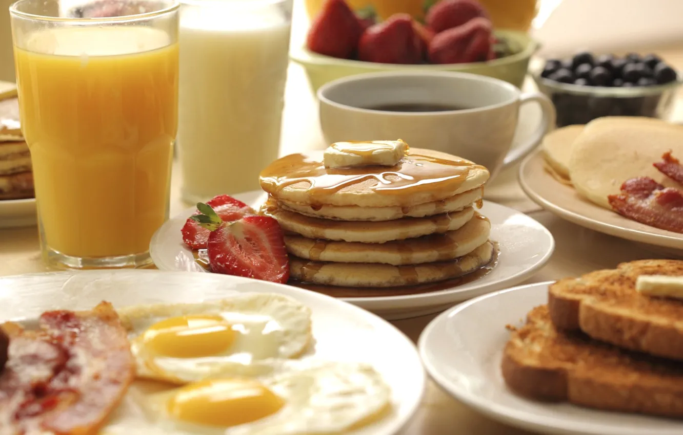 Фото обои кофе, завтрак, клубника, сок, яичница, блины