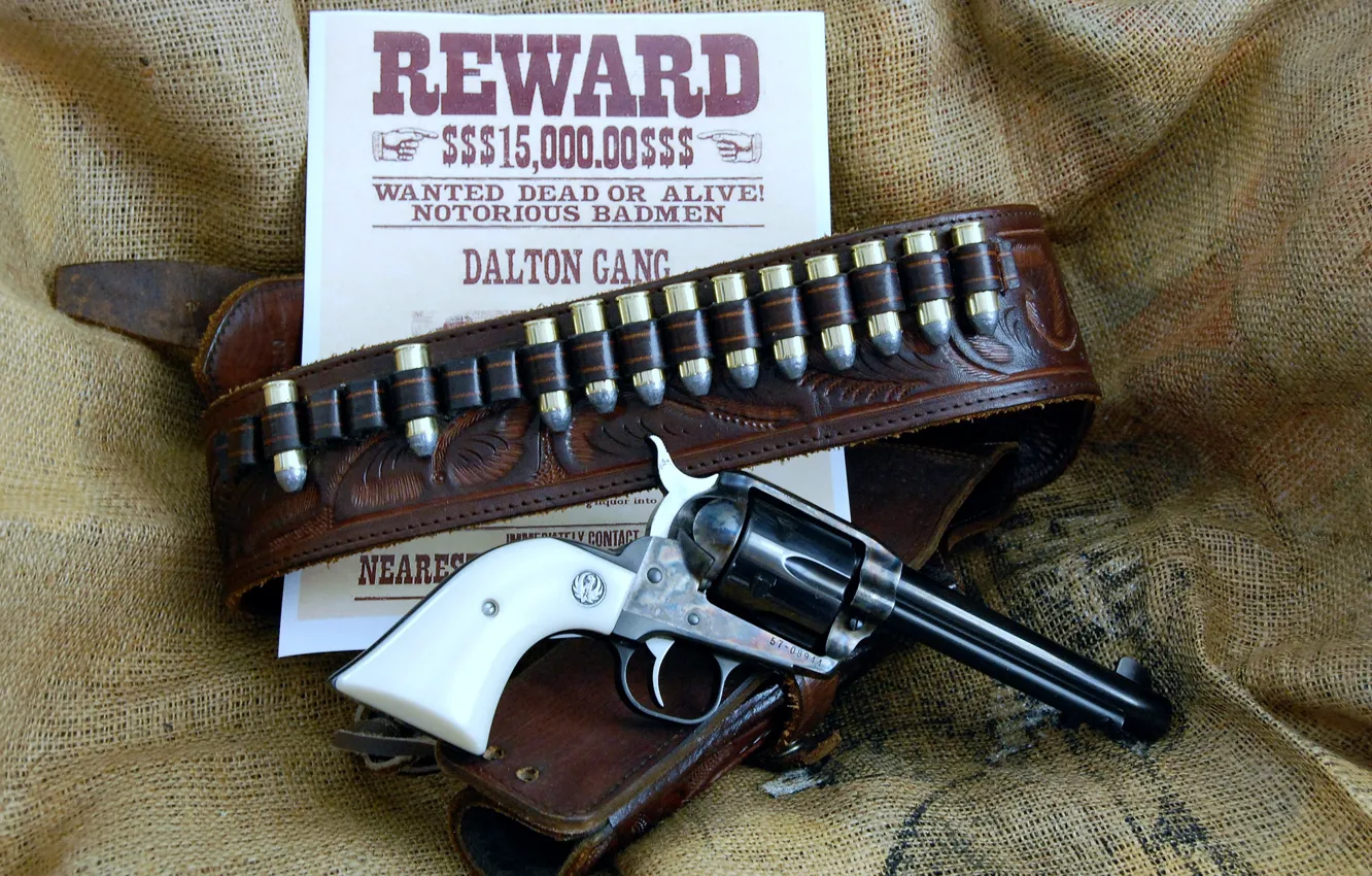 Фото обои оружие, ствол, ремень, револьвер