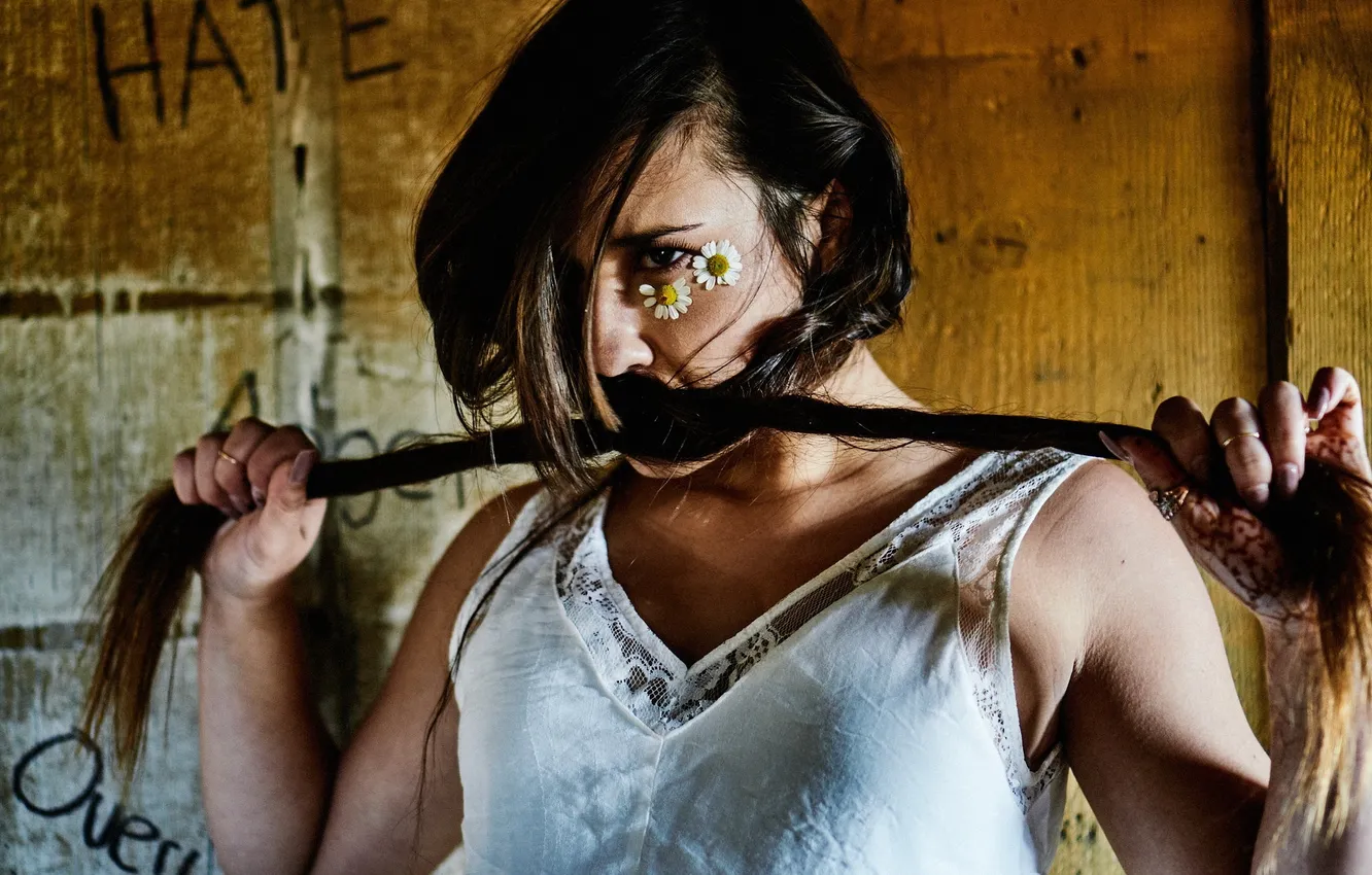 Фото обои девушка, поза, фон, Brittany Wilkins