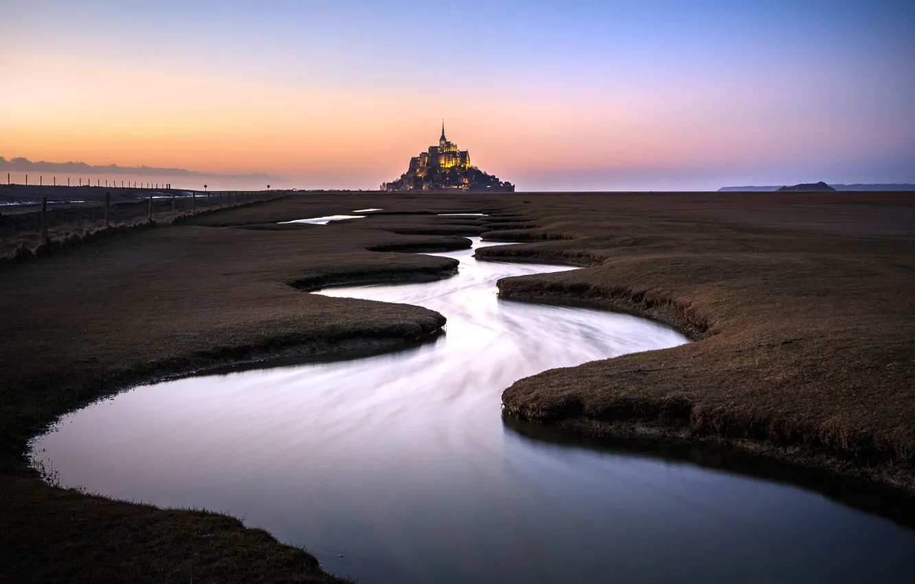 Фото обои вода, река, Франция, ограда, луг, монастырь, Нормандия, Ла-Манш
