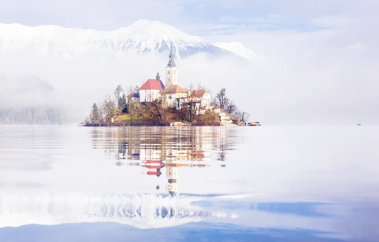 Фото обои снег, горы, озеро, остров, дома, церковь, Словения, Блед