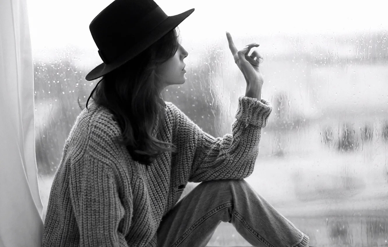 Фото обои взгляд, девушка, поза, комната, дождь, окно, черно-белое, свитер