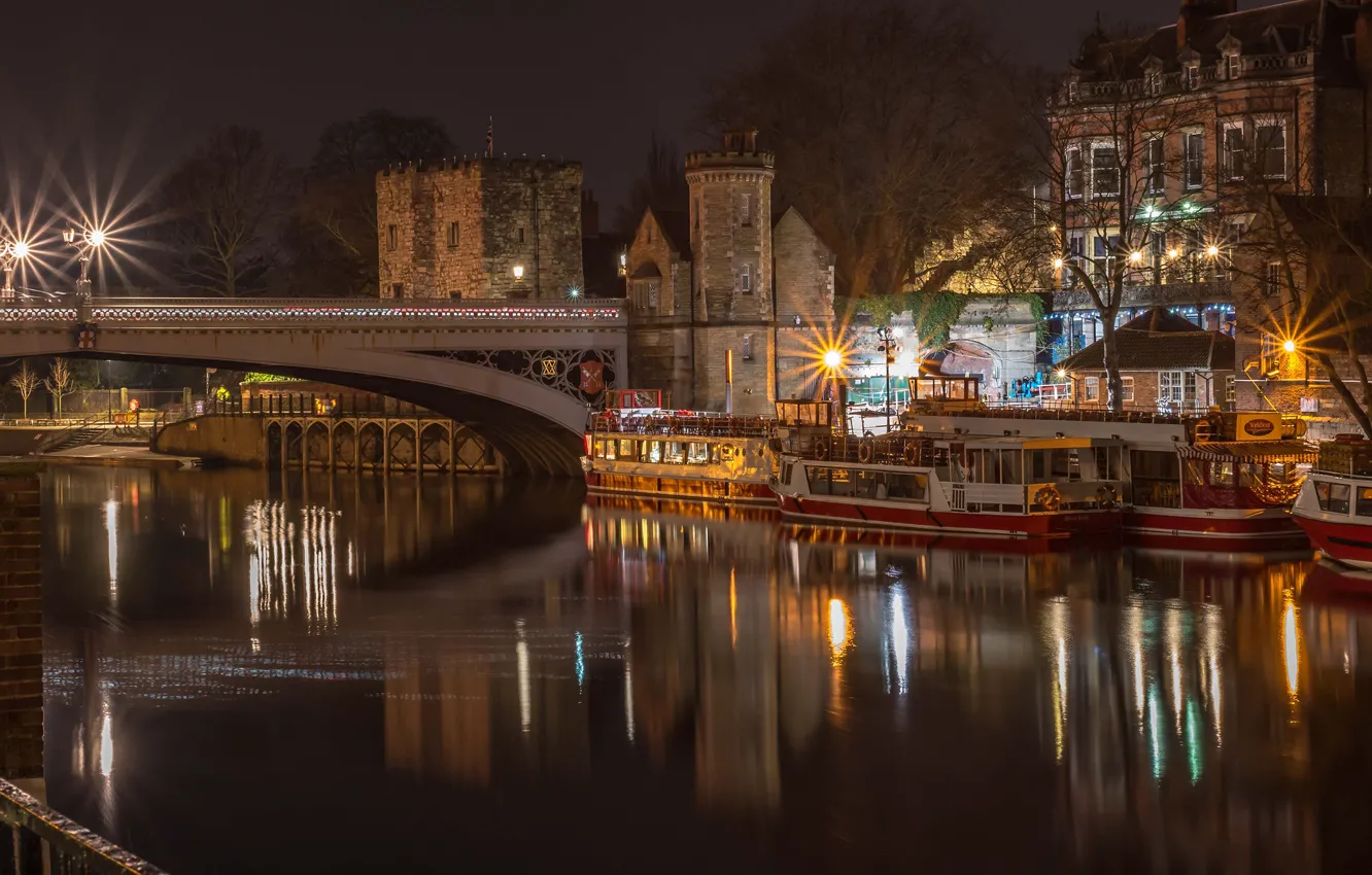 Фото обои ночь, мост, огни, река, Англия, дома, фонари, катера