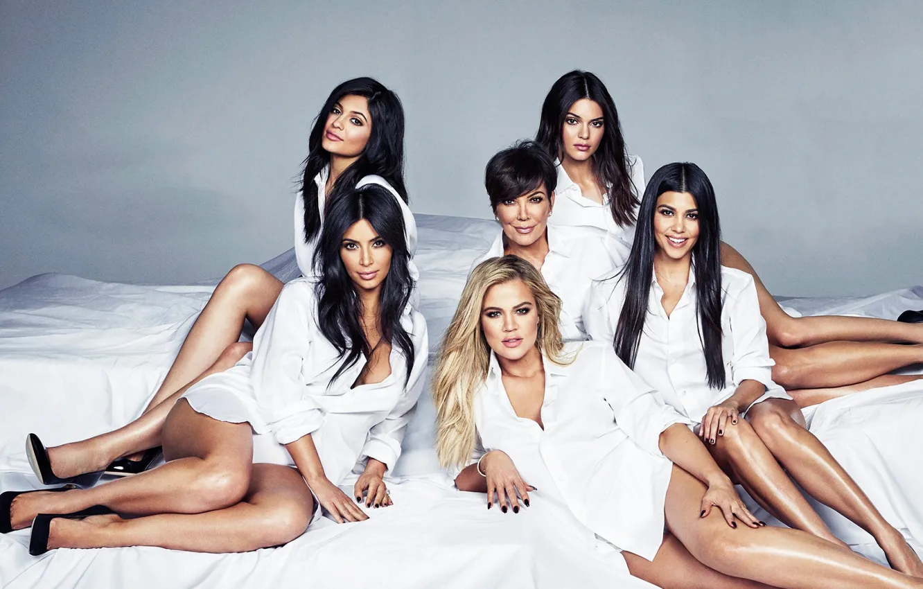 Фото обои поза, девушки, семья, Kim Kardashian, Kylie Jenner, Kendall Jenner, рубашки, Kris Jenner