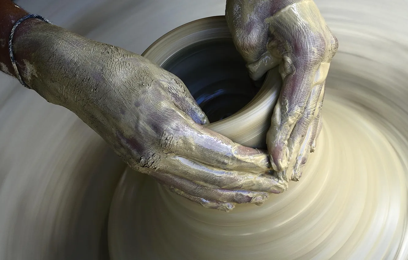 Фото обои руки, ваза, кувшин, глина, hands, vase, гончар, keramik