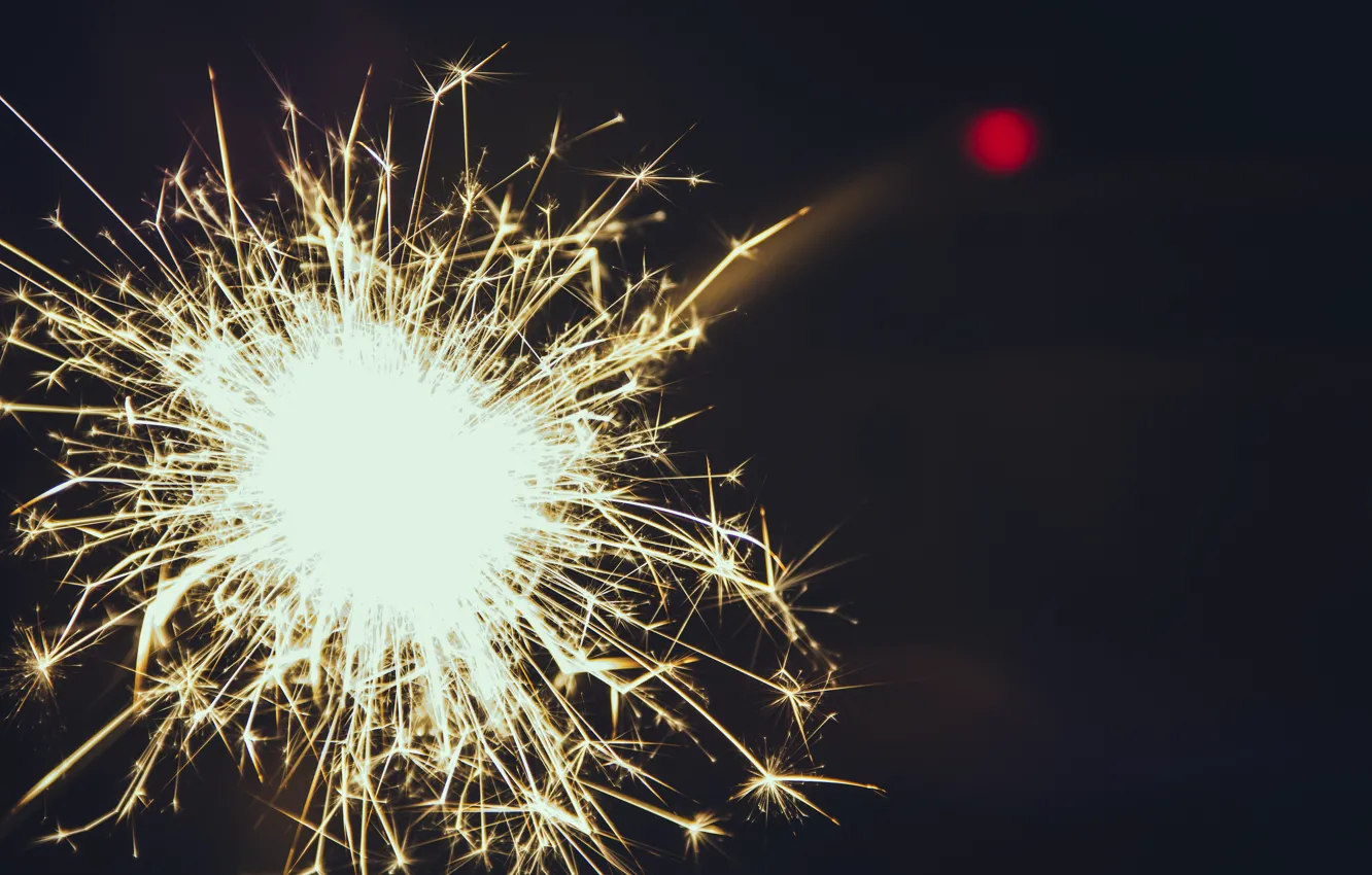 Фото обои огни, уют, новый год, бенгальские, фейерверки