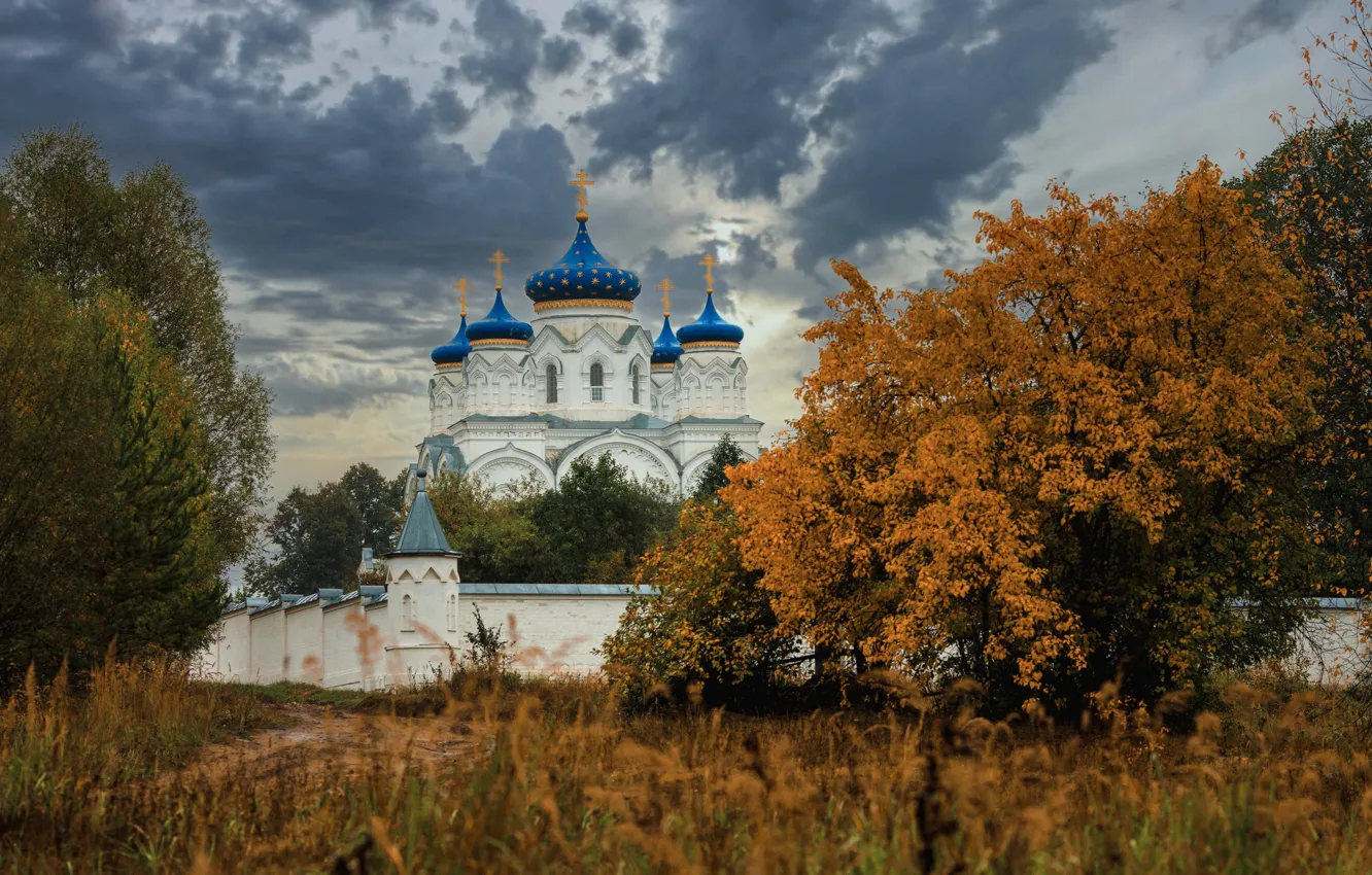 Фото обои осень, деревья, стена, храм, Россия, Владимир Васильев, Нижегородская область, Кутузовский скит