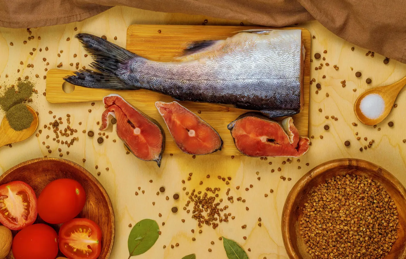 Фото обои рыба, кусочки, миска, красная, овощи, помидоры, специи, соль