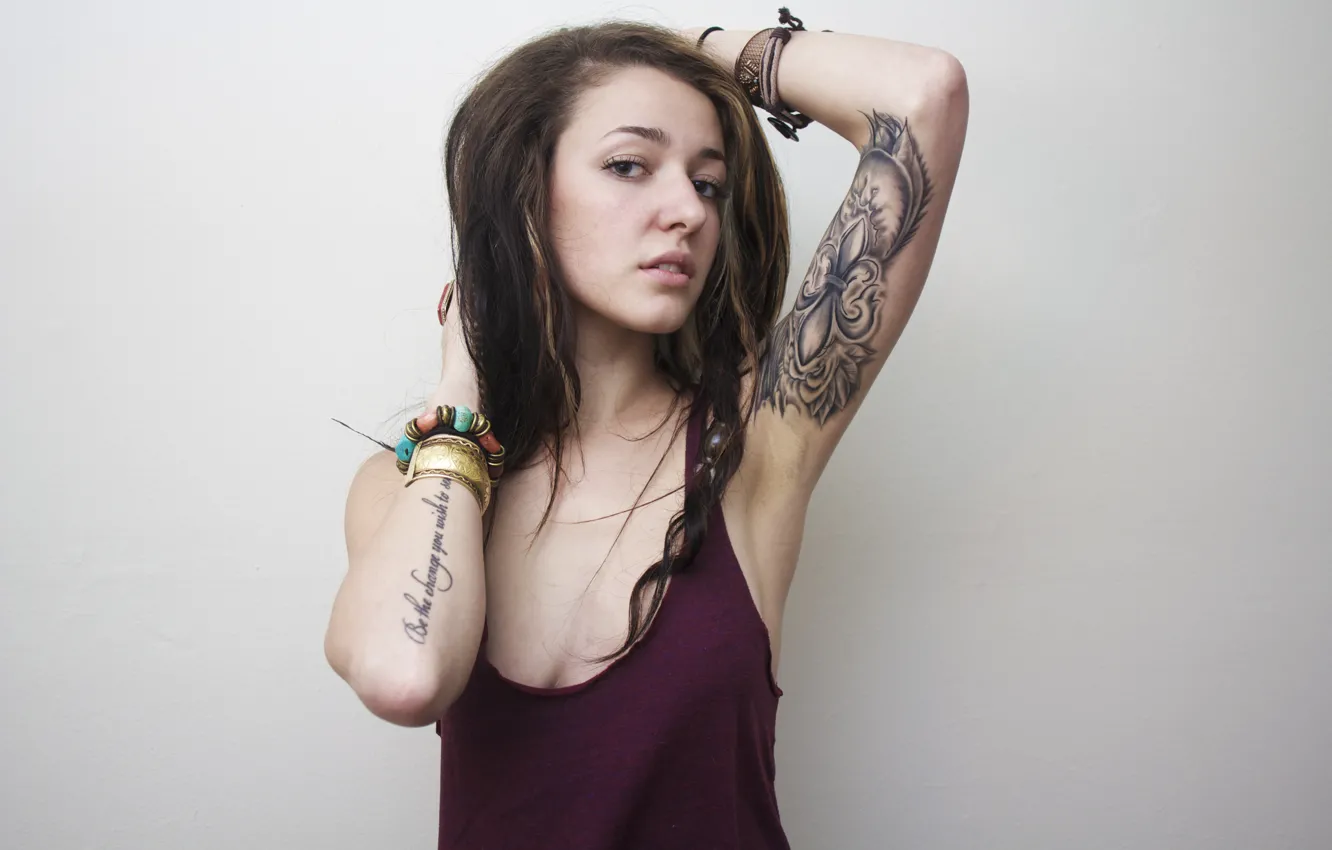 Фото обои girl, wall, woman, model, tattoo, brunette, tattoos, female