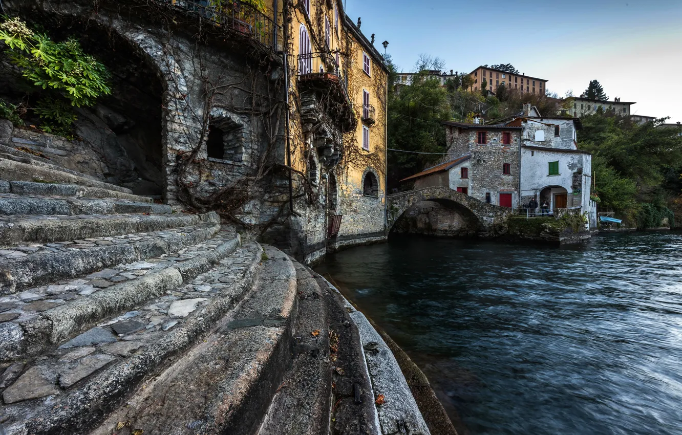 Фото обои деревья, мост, озеро, берег, дома, Италия, лестница, ступени