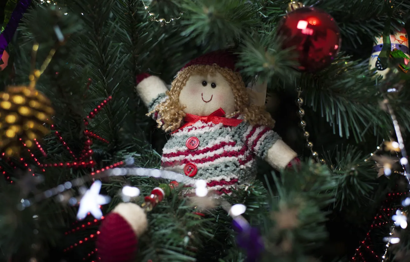 Фото обои украшения, праздник, игрушки, новый год, кукла, ёлка