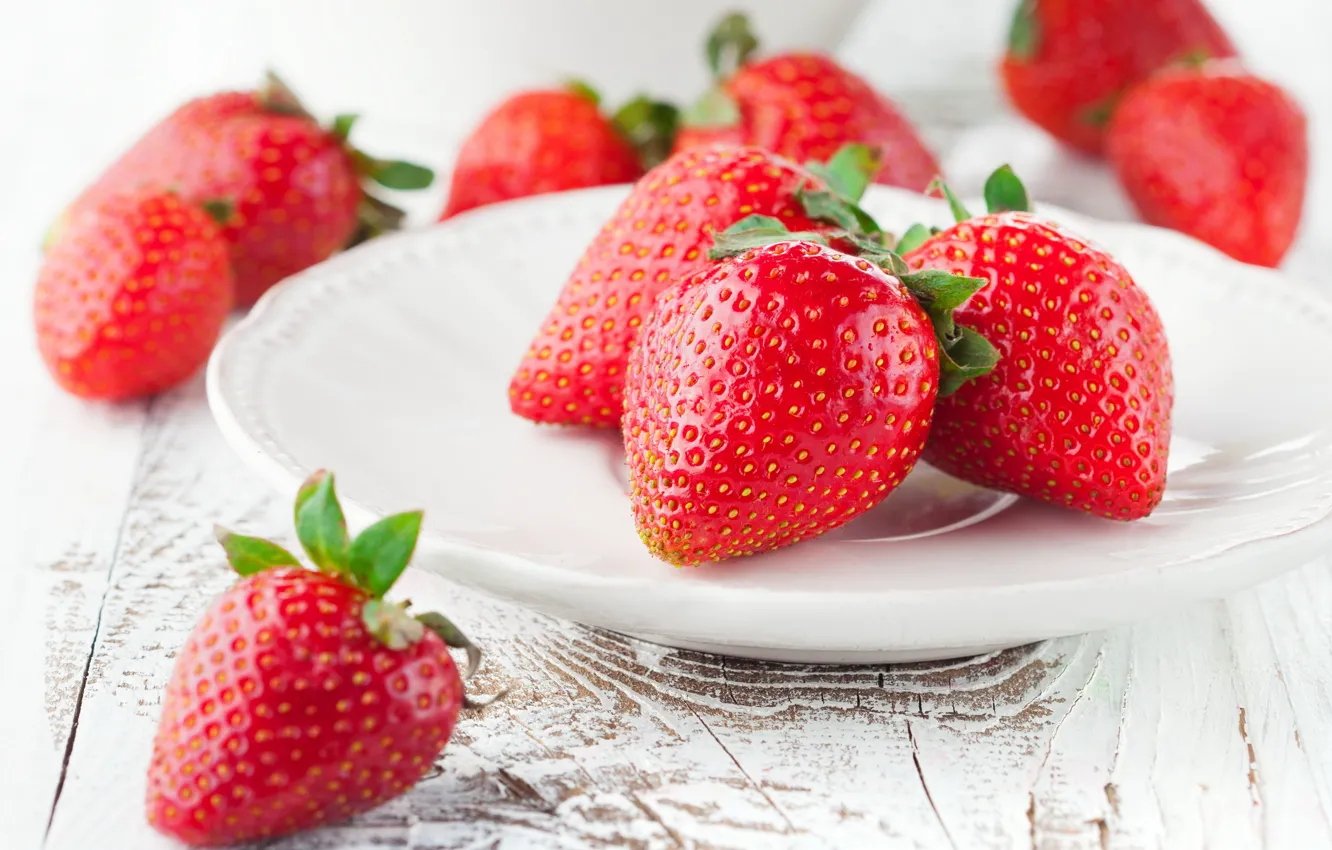 Фото обои ягоды, клубника, тарелка, red, красная, fresh, спелая, sweet