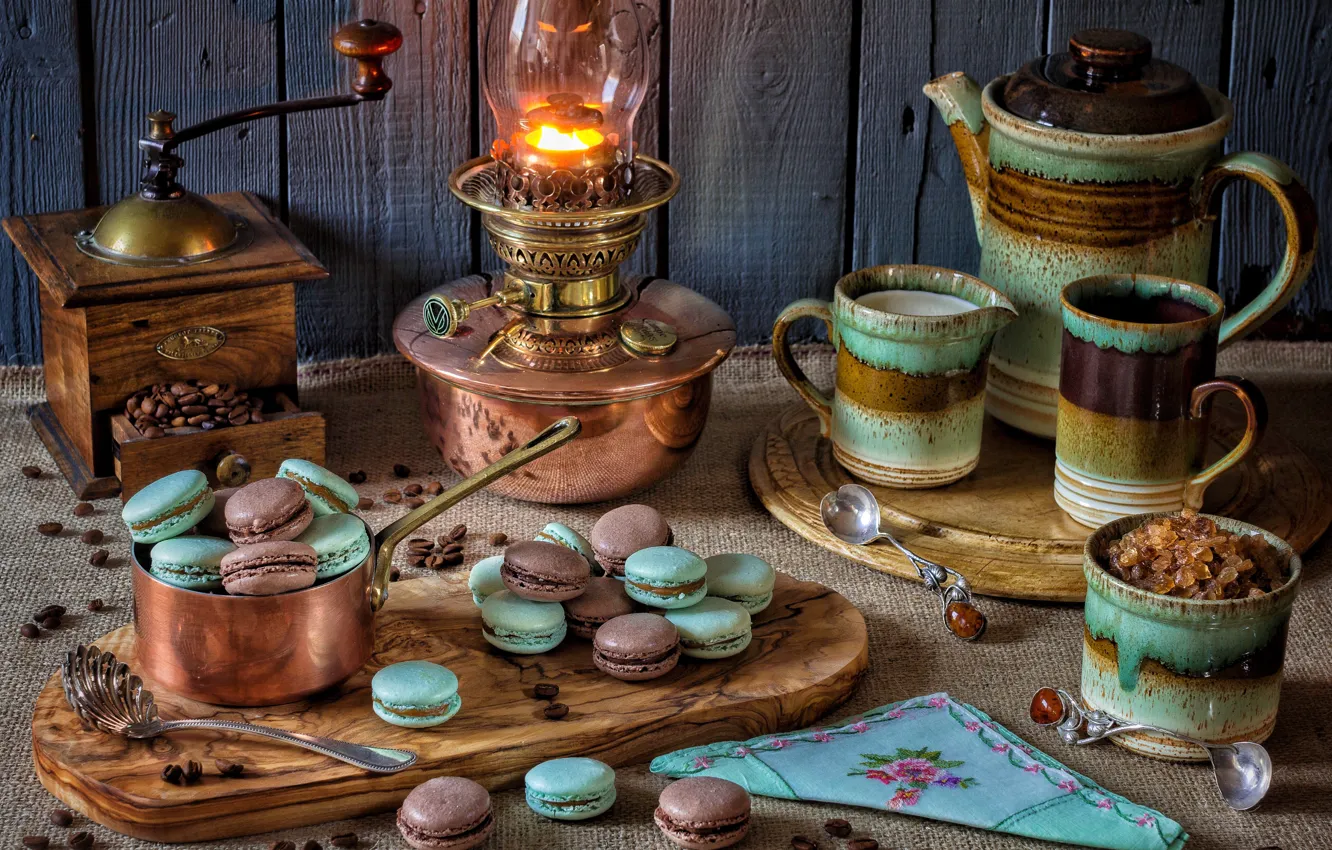 Фото обои стиль, лампа, чайник, печенье, кружка, сахар, натюрморт, кофемолка