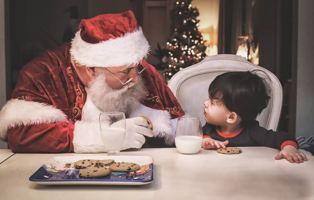Фото обои мальчик, молоко, печенье, Рождество, Новый год, Санта Клаус, угощение