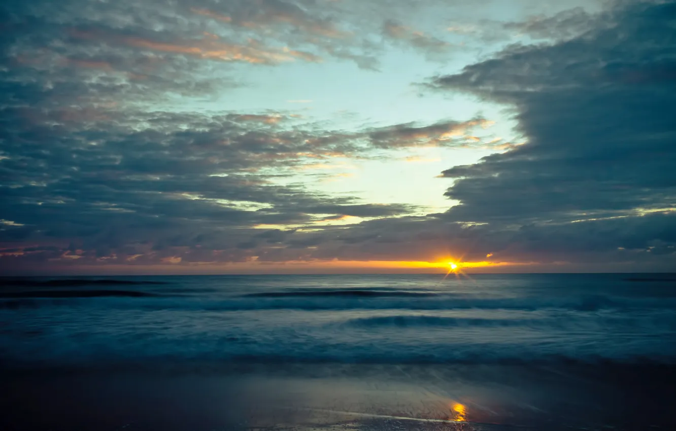 Фото обои море, волны, пляж, солнце, закат, берег