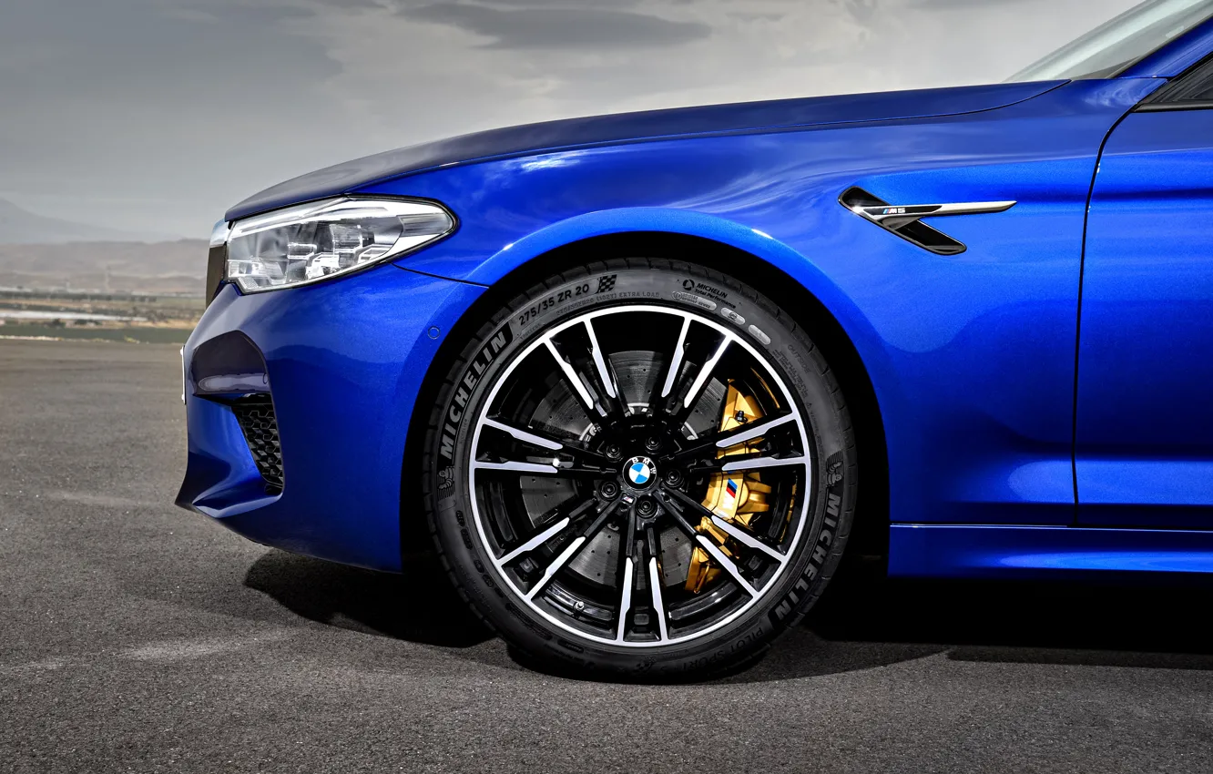 Фото обои колесо, BMW, седан, передняя часть, BMW M5, 2017, M5, F90