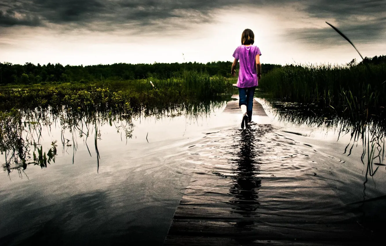 Фото обои play, girl, bridge, pond, walk the sky