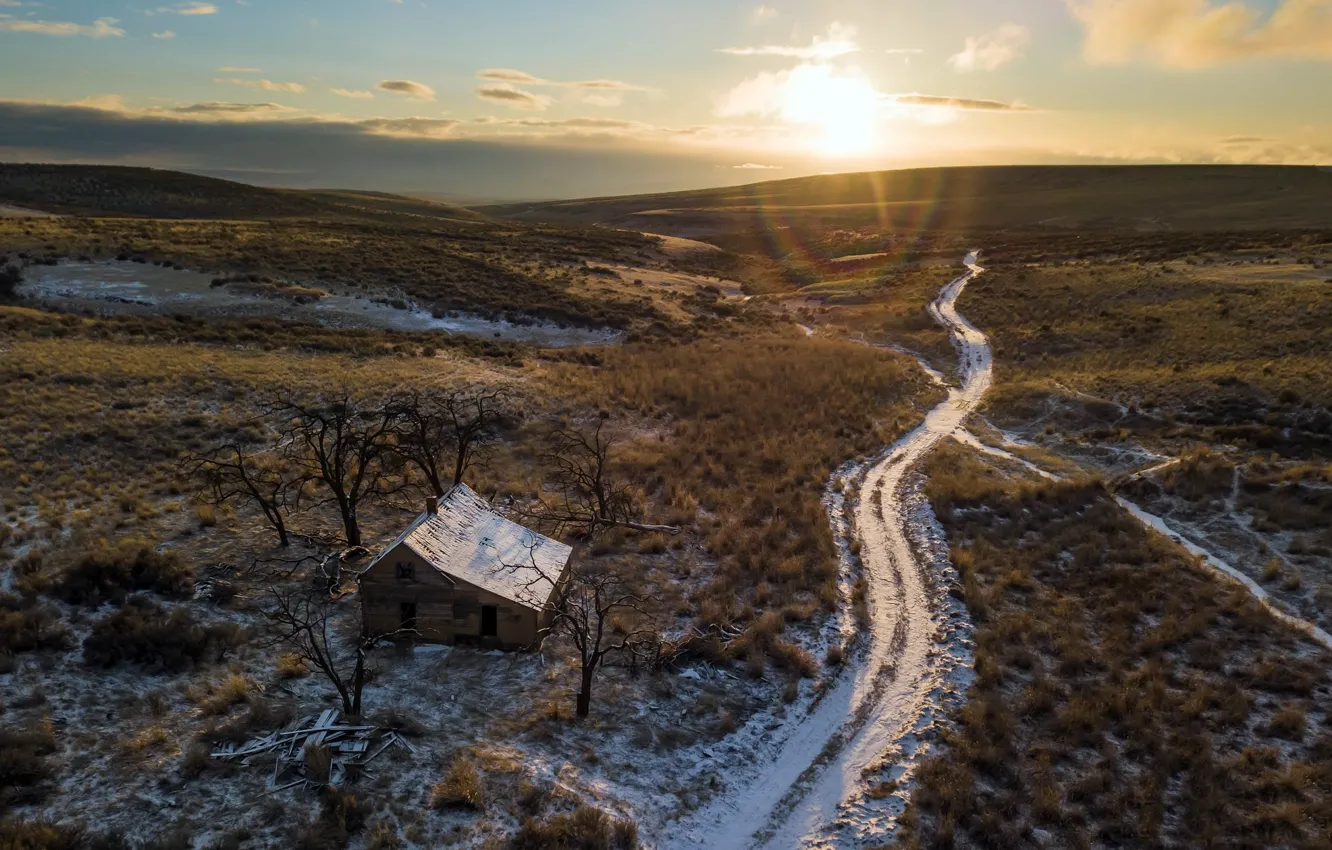 Фото обои дома, дорога, поле, утро
