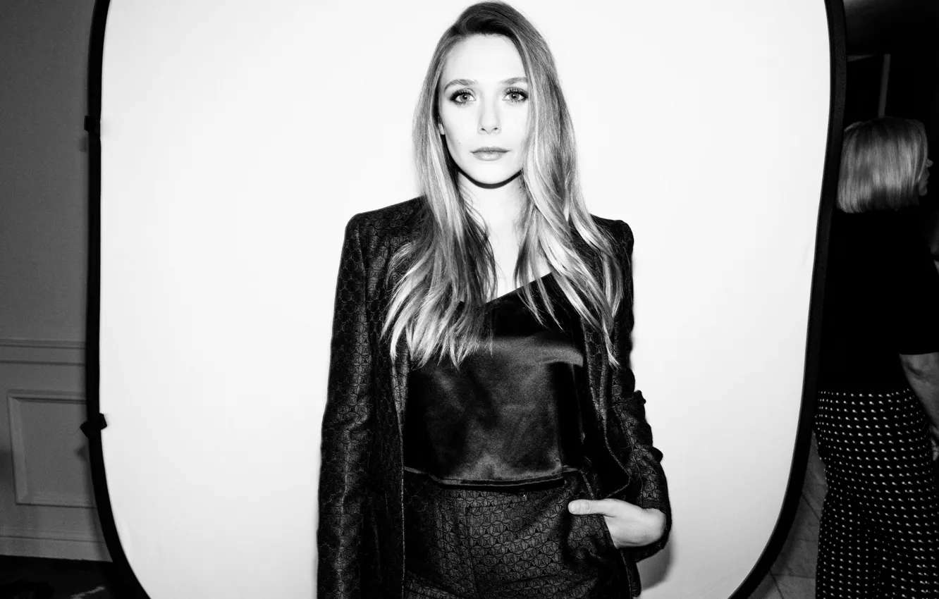 Фото обои взгляд, поза, актриса, фотосессия, hair, черно белая, Elizabeth Olsen, Элизабет Олсен