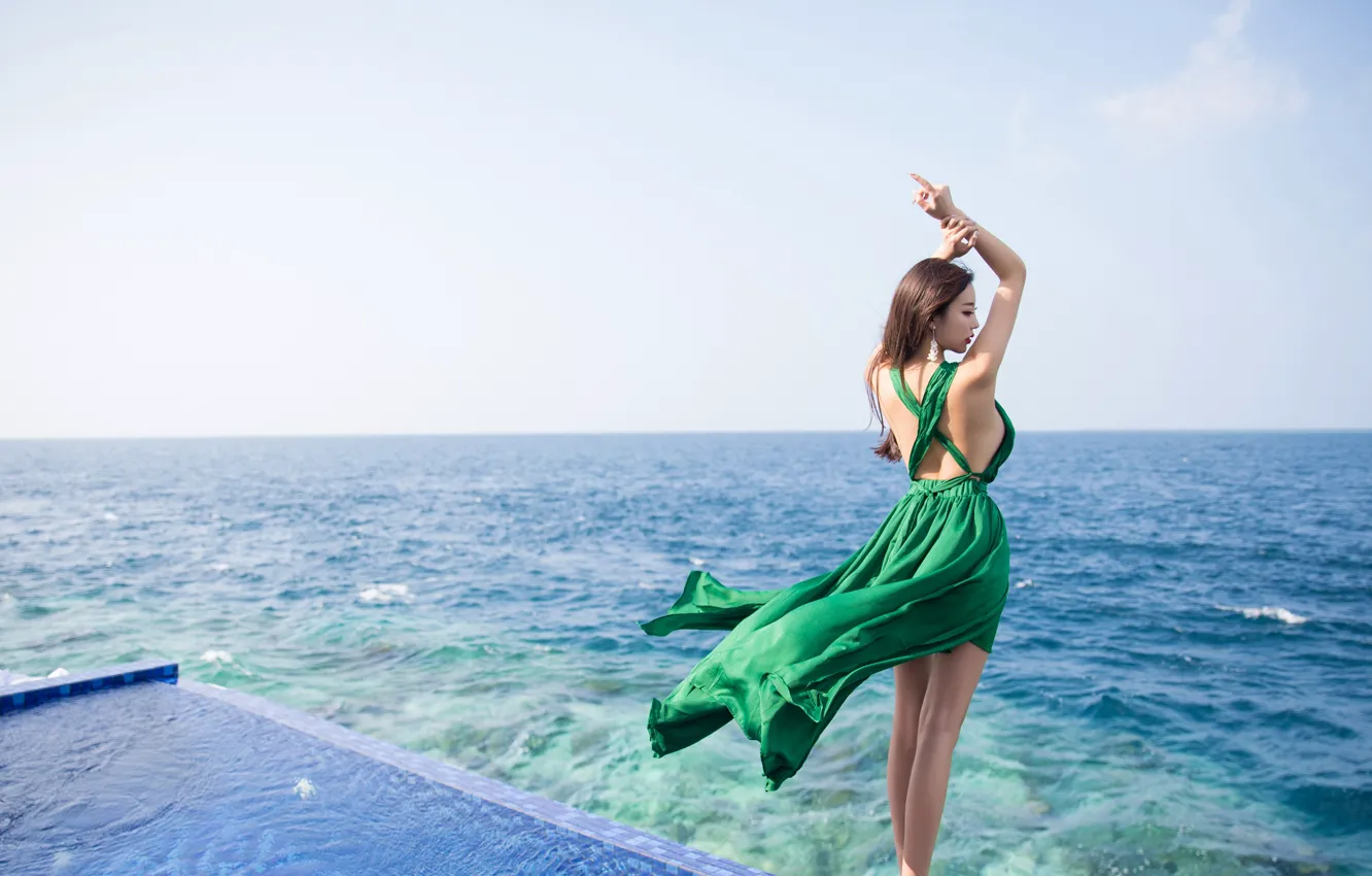 Фото обои waves, girl, long hair, dress, legs, sea, brown hair, photo