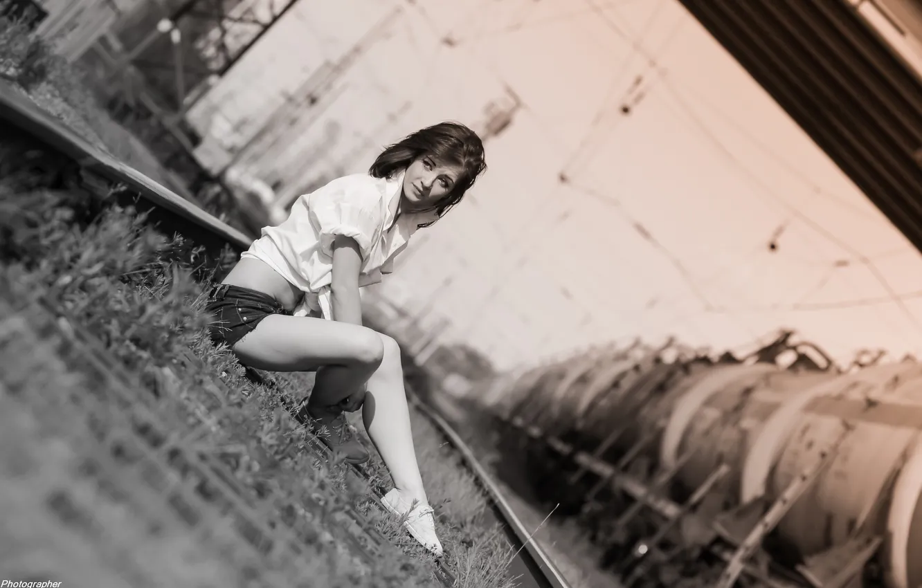Фото обои рельсы, Девушка, вагоны, Фотограф Юрий Дьяков, железная дорога.