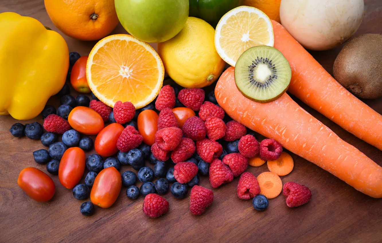 Фото обои ягоды, малина, доски, яблоко, еда, апельсины, киви, урожай