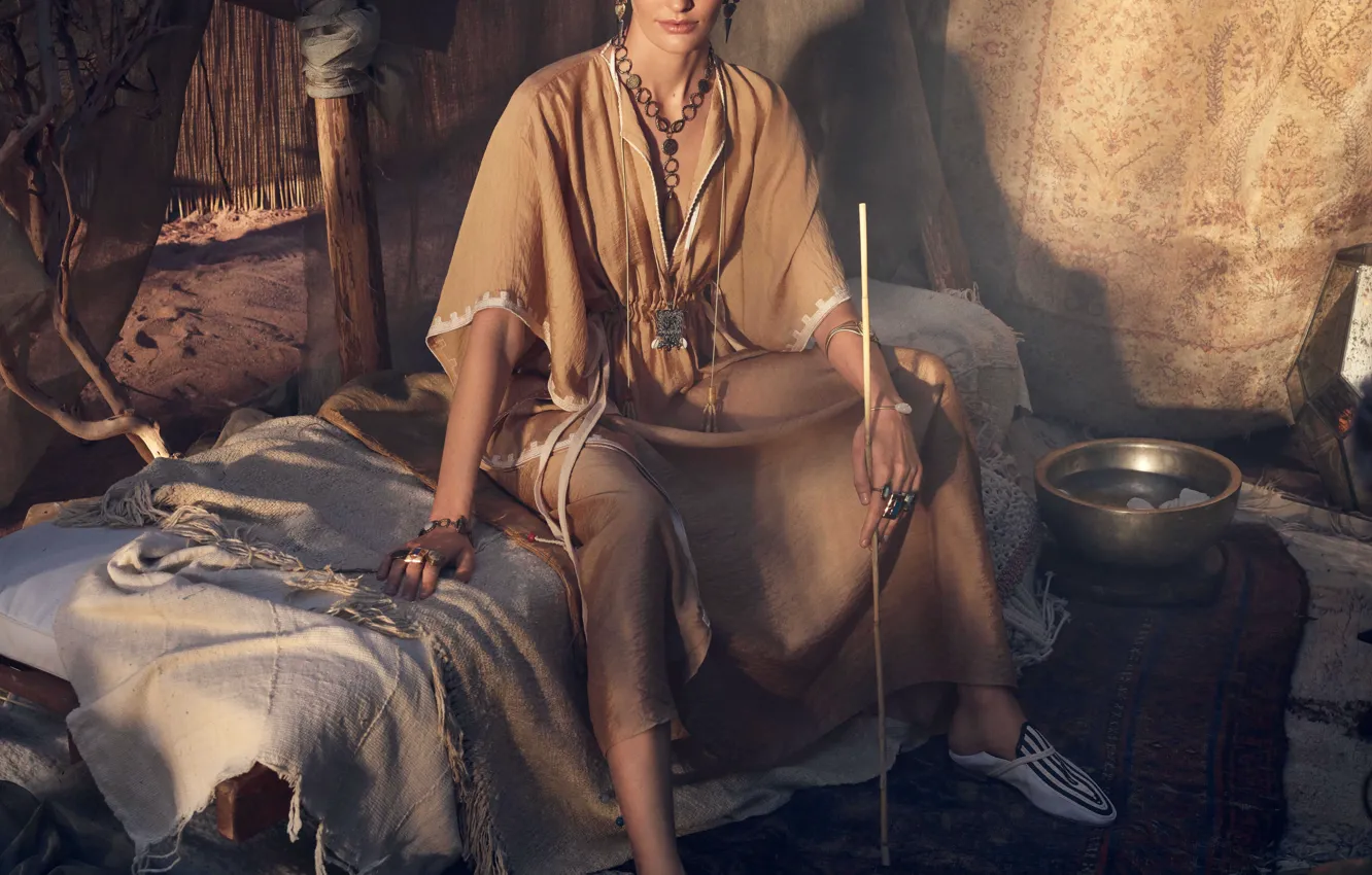 Фото обои Девушка, Zara, Ad Campaign Spring Summer, Meisel Tunic Kaftan Embroidered Dress, Платье-туника-кафтан с вышивкой