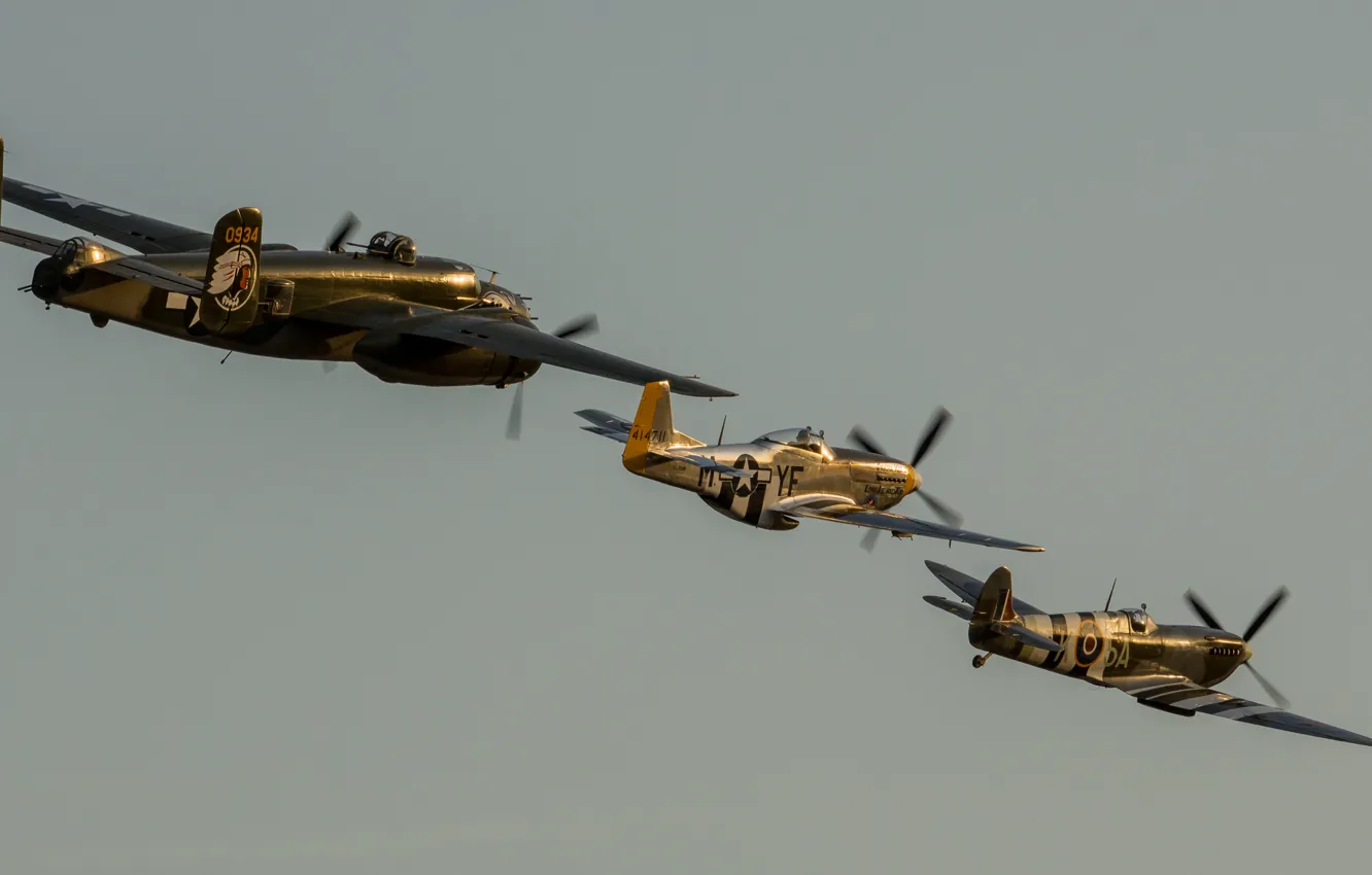 Фото обои полет, самолеты, P-51, Spitfire, B-25