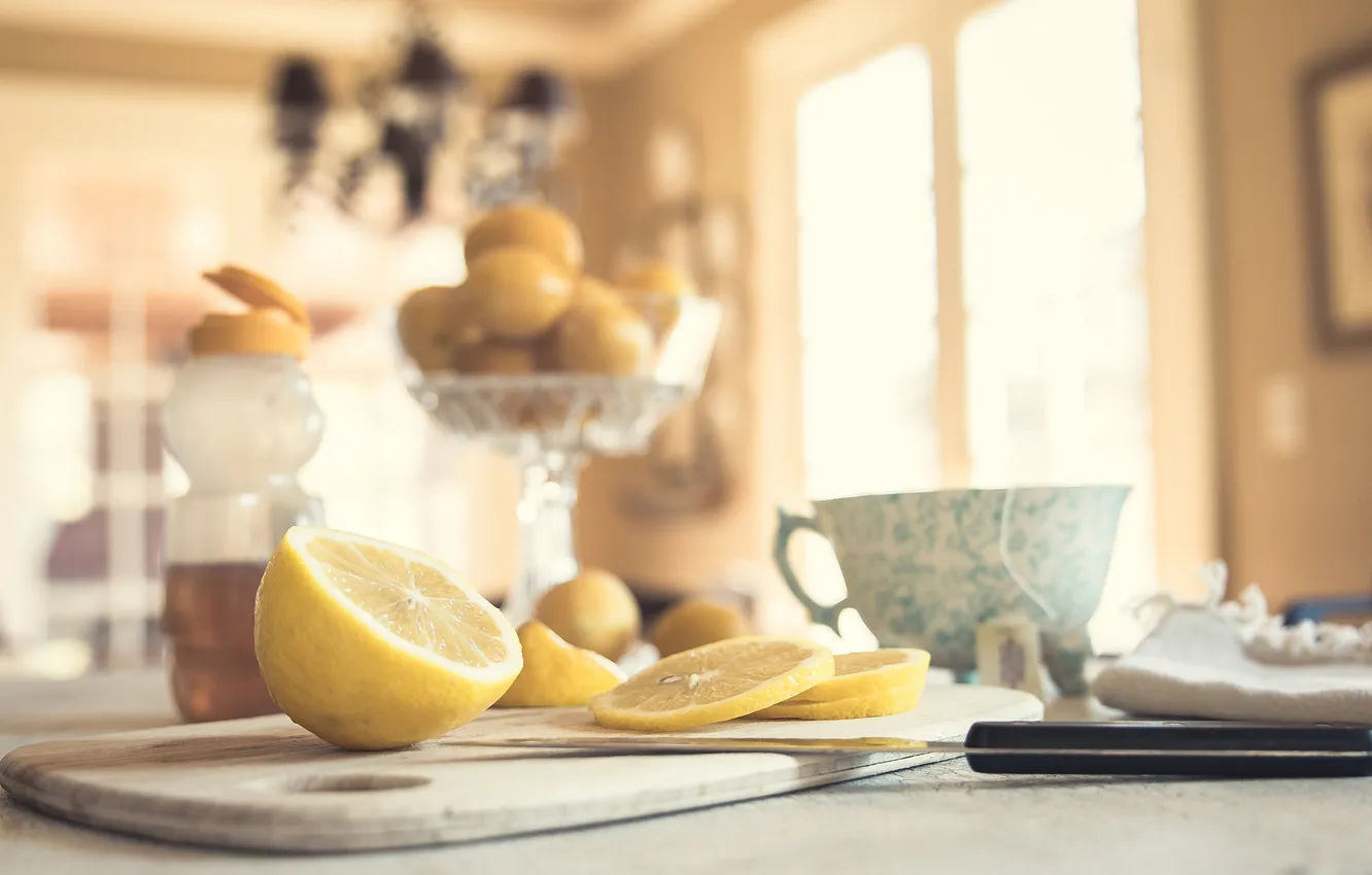 Фото обои стол, лимон, нож, ломтики, нарезка