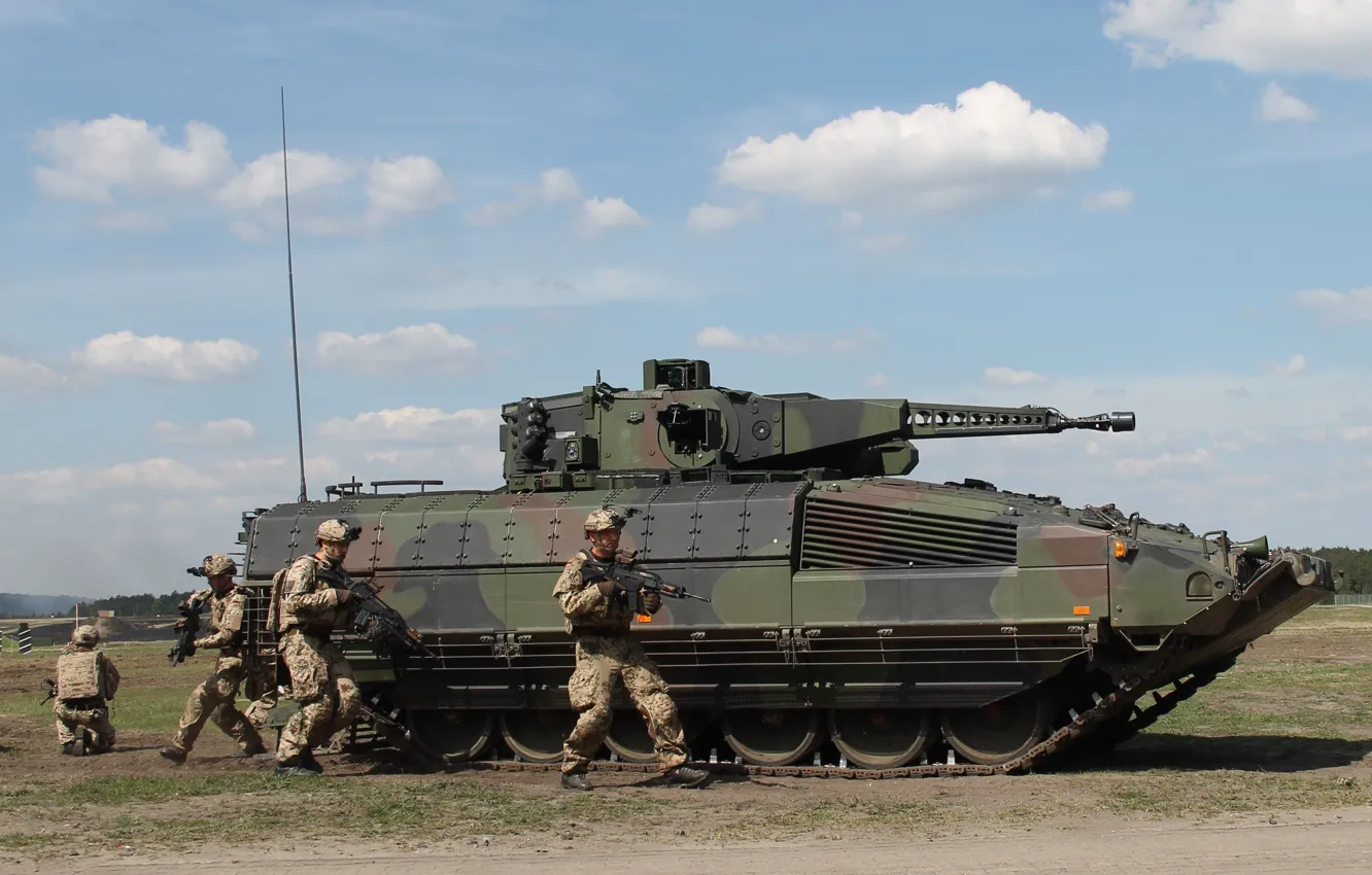 Фото обои gun, soldier, weapon, tank, armored, seifuku, military vehicle, armored vehicle