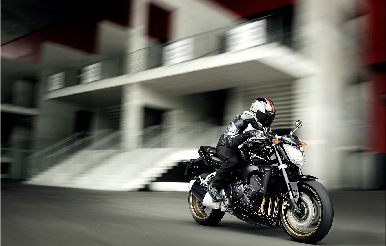 Фото обои асфальт, скорость, мотоцикл, шлем, Yamaha, мотор, Fazer, FZ1-N