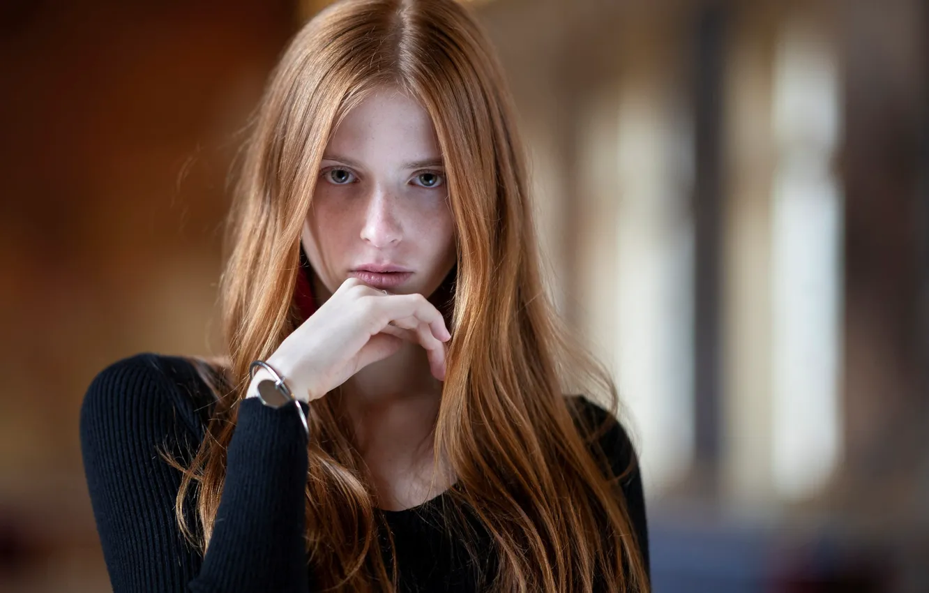 Фото обои взгляд, девушка, украшения, рыжая