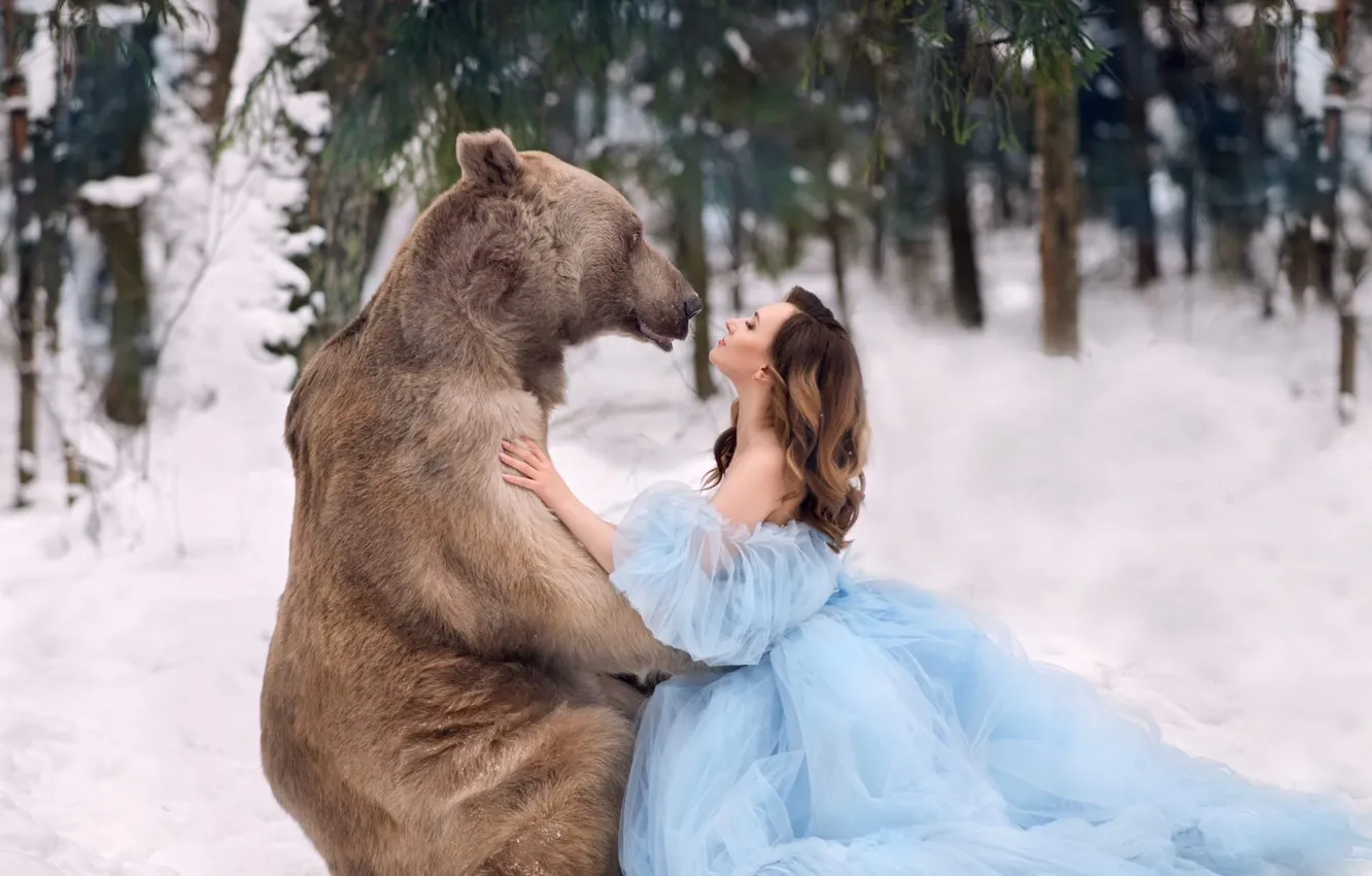Фото обои зима, лес, взгляд, девушка, снег, природа, поза, поцелуй