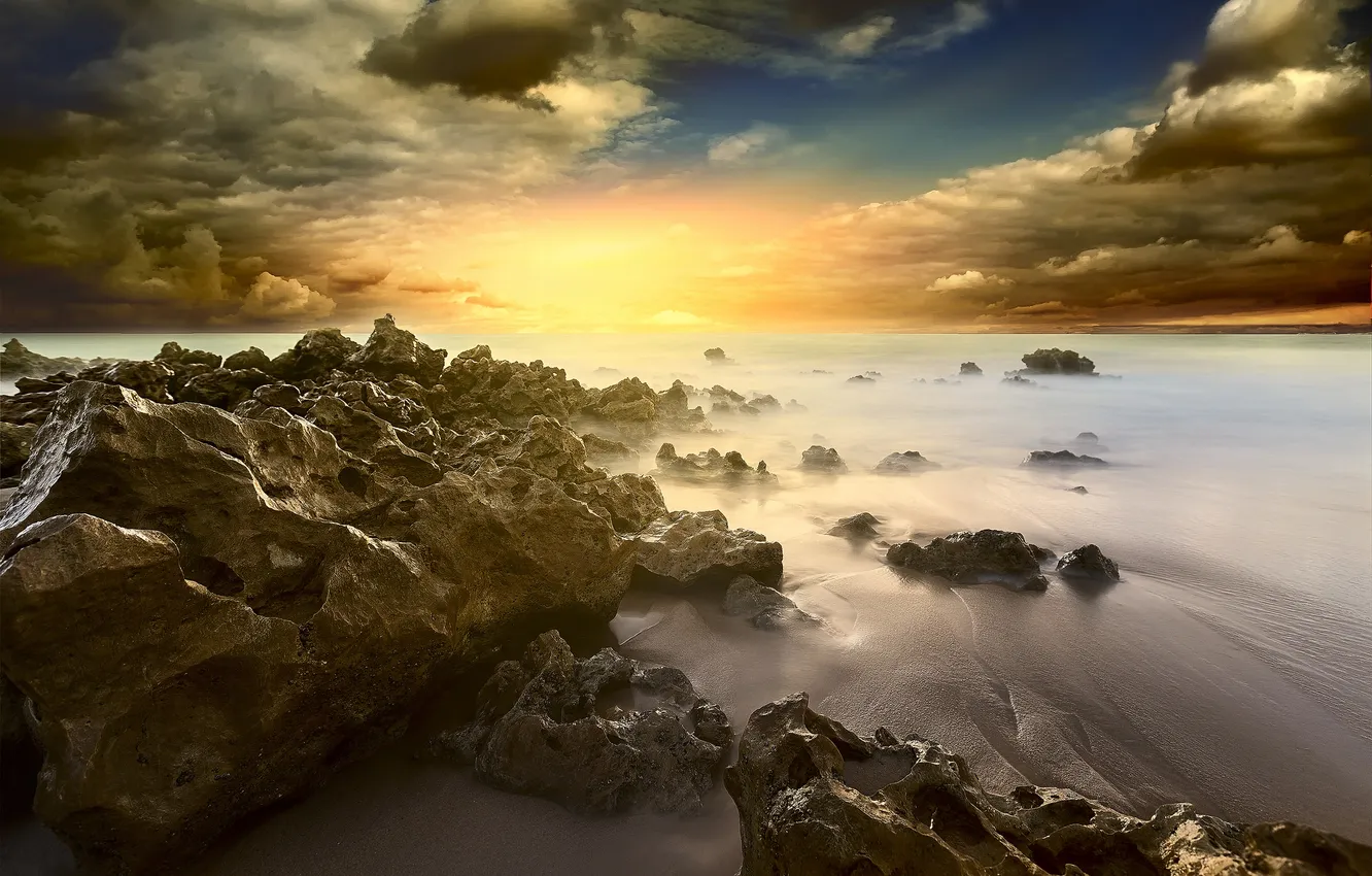 Фото обои море, волны, небо, облака, пейзаж, камни, скалы, берег